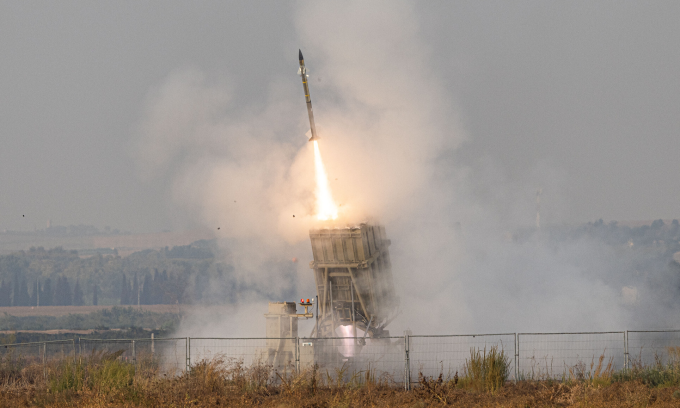 Hệ thống Vòm Sắt khai hỏa đánh chặn tên rocket phóng từ Gaza tháng 8/2022. Ảnh: Times of Israel