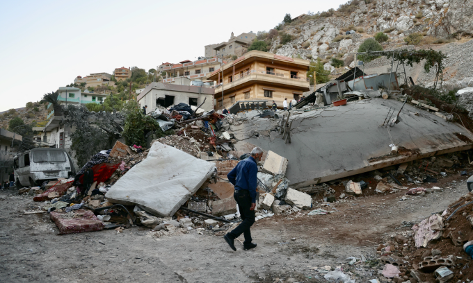 Cảnh đổ nát tại một ngôi làng ở miền nam Lebanon sau vụ không kích của Israel hôm 27/9. Ảnh: AFP