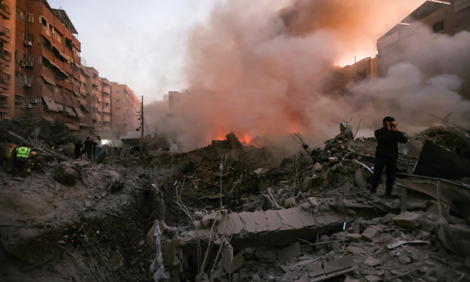 Cảnh đổ nát tại ngoại ô Beirut sau đòn không kích của Israel hôm 27/9. Ảnh: AFP