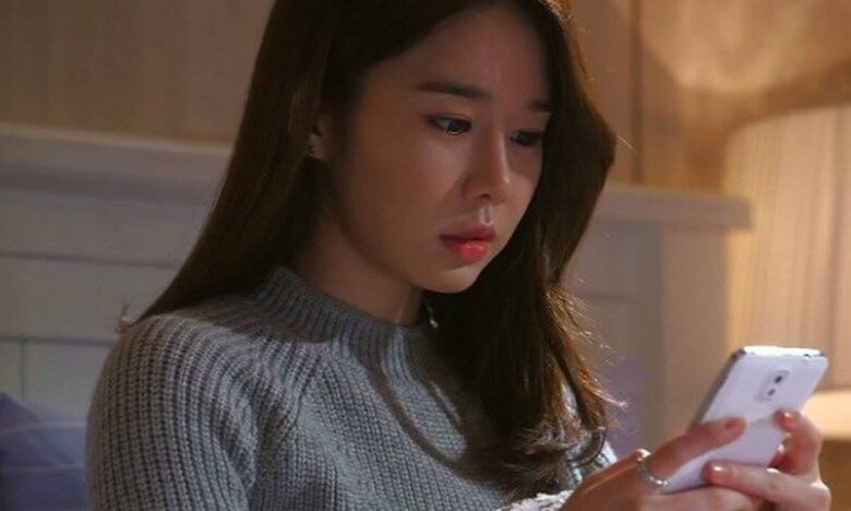 Đọc tin nhắn giữa anh và mẹ mà nước mắt tôi tuôn như mưa. (Ảnh minh họa)