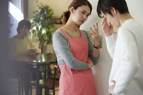 Chồng cho rằng em gái cần chăm sóc đặc biệt, chê vợ ích kỷ (Ảnh minh hoạ).