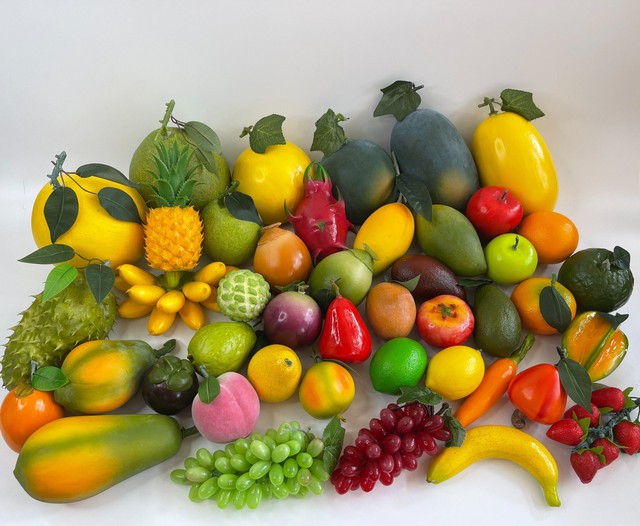 Việc sử dụng và bày biện hoa quả giả trên bàn thờ vừa thể hiện sự không tôn trọng của gia chủ đối với thần linh, gia tiên vừa không có lợi cho yếu tố phong thủy.