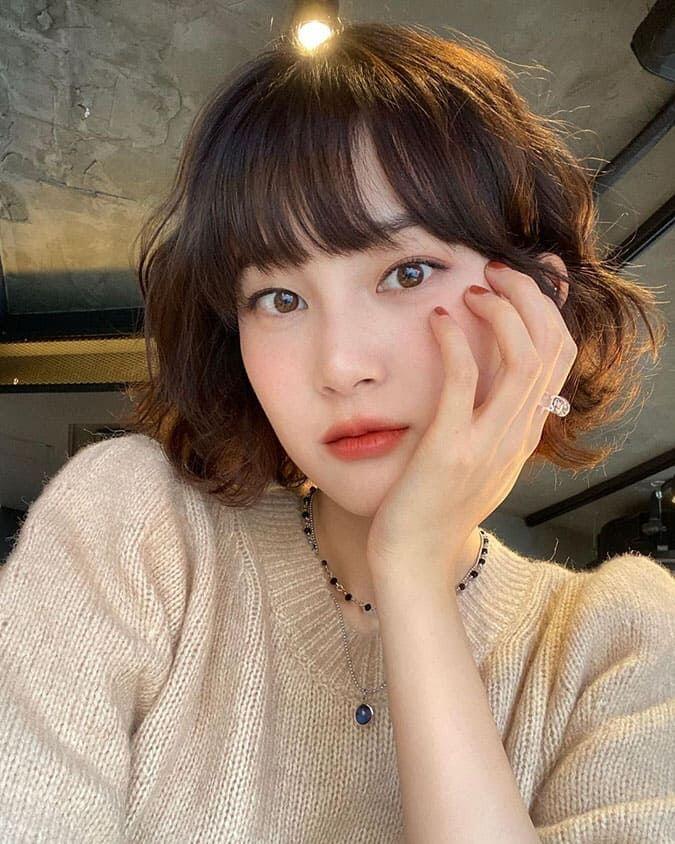 Sau 30 tuổi muốn trông thanh lịch, chị em phải nhớ 3 điều: Tóc không dài, mặt không dày, quần áo không sặc sỡ - 4