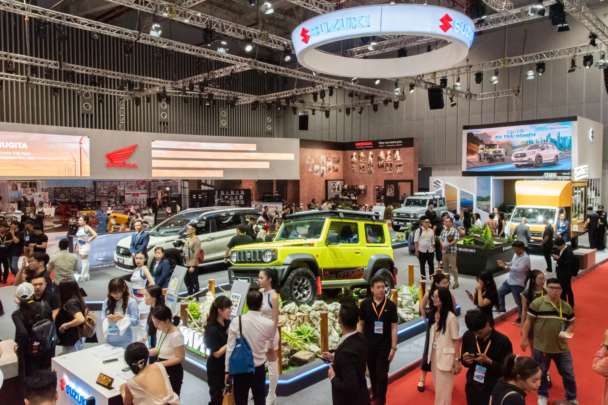 Đây là loạt xe 'ngủ ngon' khi mức nhiên liệu 4,83 lít/100km được áp dụng: Tất cả đều là hybrid, xe thuần xăng dầu tiết kiệm nhất cũng không đáp ứng được- Ảnh 2. Đây là loạt xe 'ngủ ngon' khi mức nhiên liệu 4,83 lít/100km được áp dụng: Tất cả đều là hybrid, xe thuần xăng dầu tiết kiệm nhất cũng không đáp ứng được- Ảnh 2.