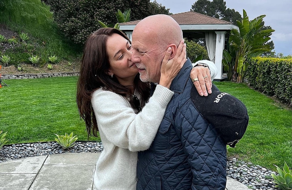 Emma Heming và Bruce Willis qua ống kính của Demi Moore. Nhiều năm qua, minh tinh giữ mối quan hệ tốt với chồng cũ và gia đình mới của ông, thường sang thăm và hỗ trợ họ. Ảnh: Instagram Demi Moore