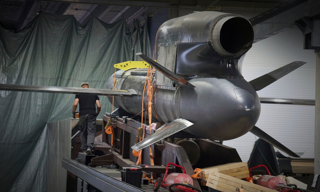 Tên lửa Flamingo tại xưởng sản xuất bí mật của Fire Point hôm 14/8. Ảnh: AP