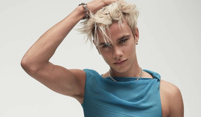 Romeo Beckham khi làm mẫu tạp chí. Ảnh: AFE Mgmt