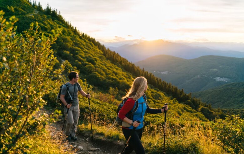 8 cách đi bộ đốt mỡ khiến hội chị em mê mẩn vì quá dễ áp dụng, có 1 kiểu ngược đời nhưng đốt calo cao hơn bình thường - 6