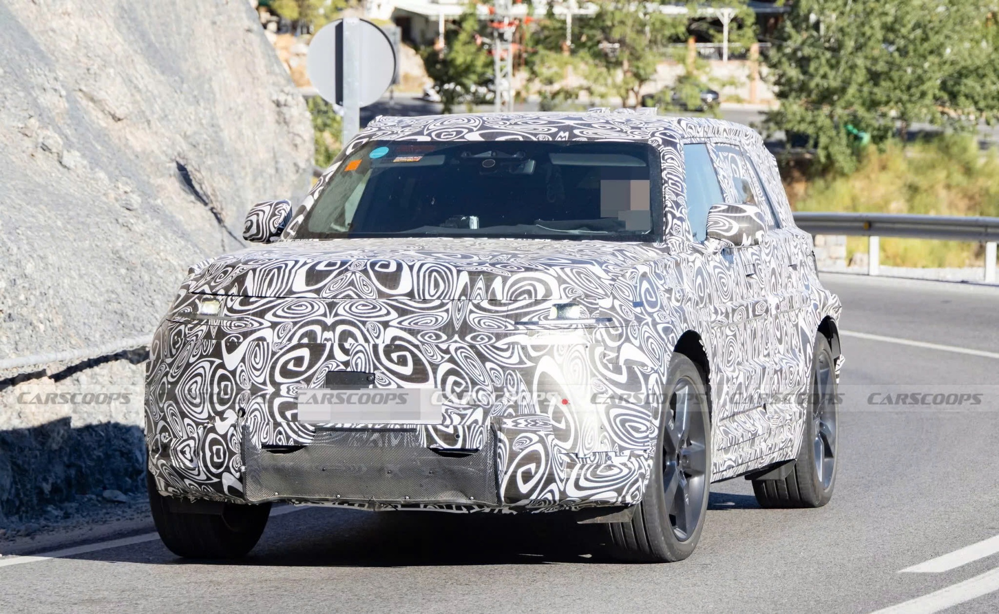 Lộ thông tin Defender Sport: Nhỏ hơn bản hiện tại, đấu G-Class mini bằng động cơ điện, ra mắt năm sau- Ảnh 3.