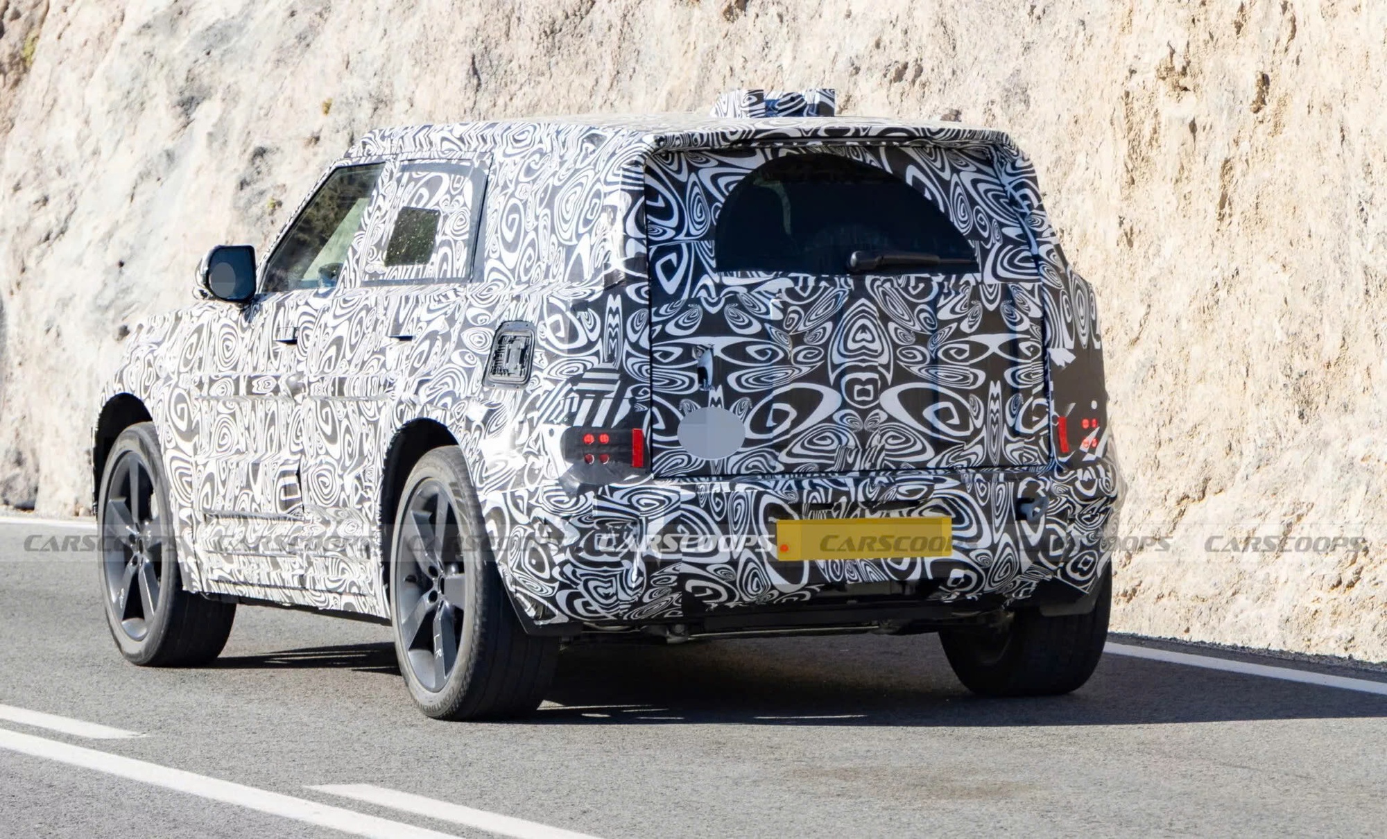 Lộ thông tin Defender Sport: Nhỏ hơn bản hiện tại, đấu G-Class mini bằng động cơ điện, ra mắt năm sau- Ảnh 5.