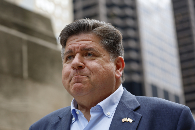 Thống đốc bang Illinois JB Pritzker tại Chicago hôm 25/8. Ảnh: AFP