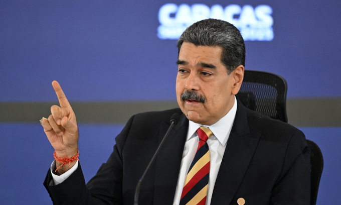 Tổng thống Venezuela Nicolas Maduro phát biểu trước báo giới hôm 1/9. Ảnh: AFP