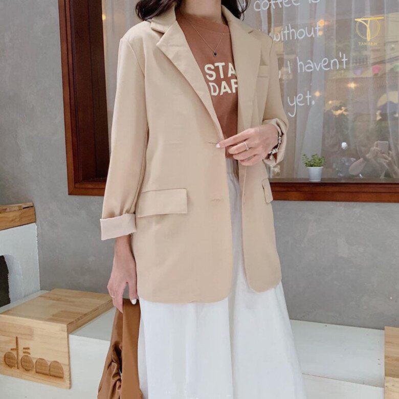 Những chiếc áo blazer màu be cũng mang đến cho các quý cô U40 nét thanh lịch, sang trọng khó cưỡng.