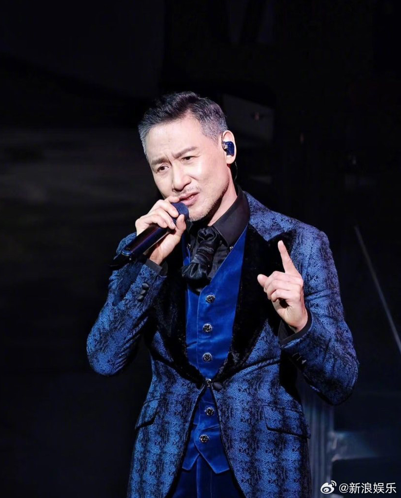 Trương Học Hữu ở liveshow. Ảnh: Sina