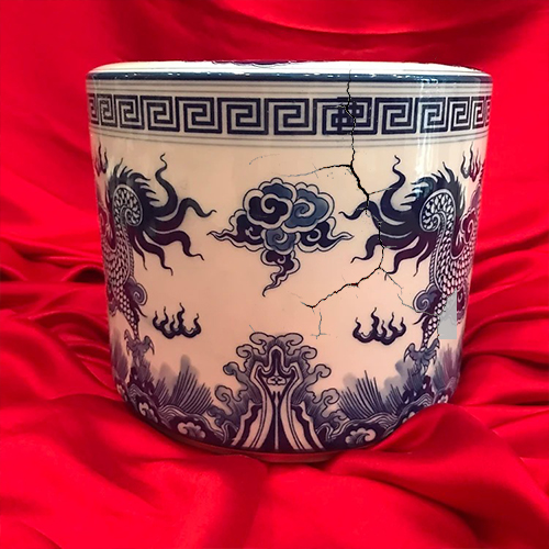 Trong phong thủy, bát hương là nơi tâm linh được người dân hết sức coi trọng.