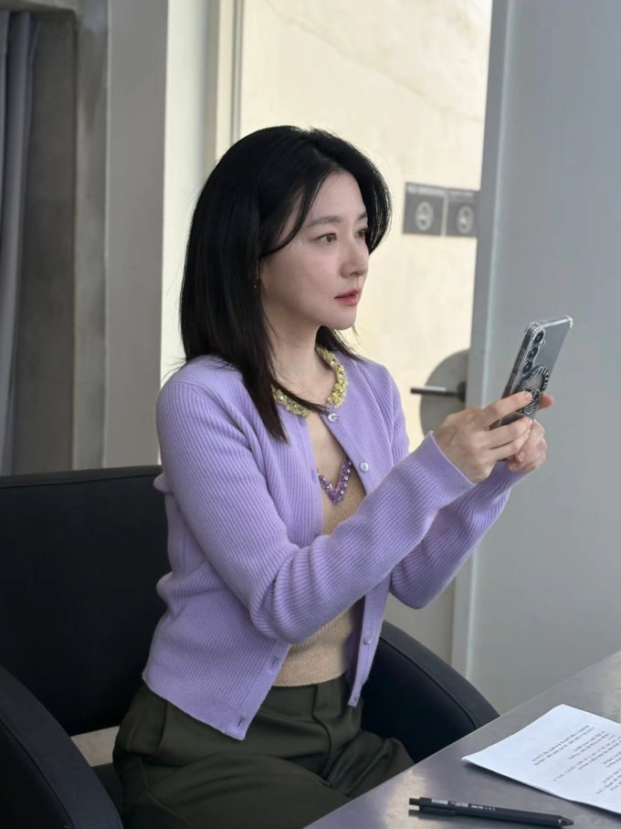 Đã hơn hai thập kỷ kể từ khi Lee Young Ae đóng nàng Dae Jang Geum nhưng sắc vóc nữ diễn viên không thay đổi nhiều.