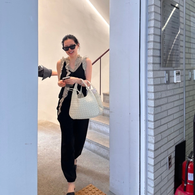 Sắc vóc của nữ diễn viên luôn thu hút sự chú ý và nhận nhiều khen ngợi mỗi khi xuất hiện trước công chúng.