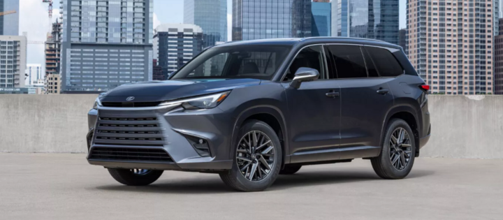 Lý do Lexus bất ngờ tăng giá mẫu SUV gia đình ăn khách?- Ảnh 2.