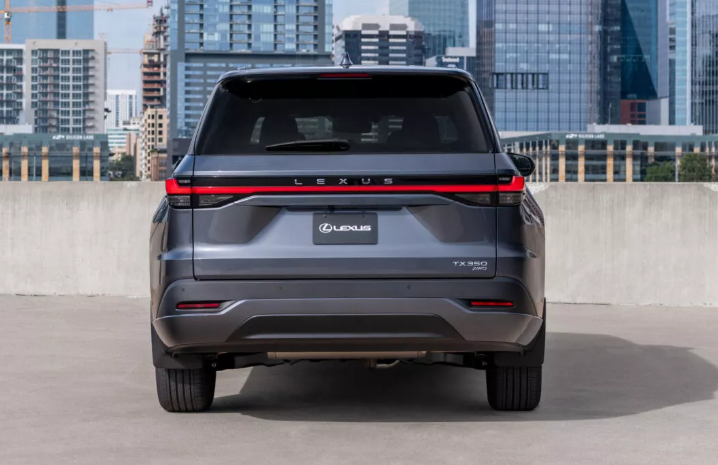 Lý do Lexus bất ngờ tăng giá mẫu SUV gia đình ăn khách?- Ảnh 3.