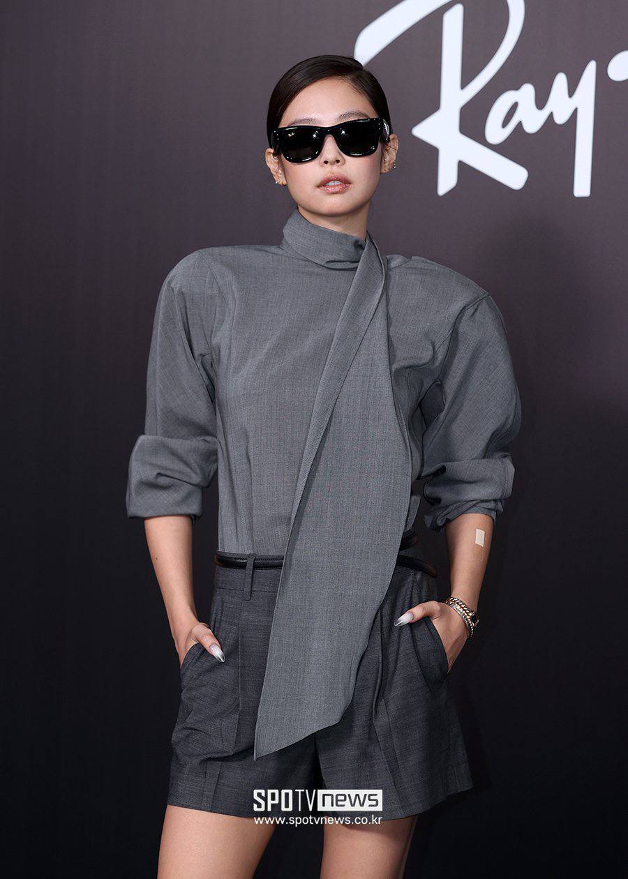 Vừa chia tay Gentle Monster, Jennie lộ diện ngầu đét tại event Ray-Ban- Ảnh 3. Vừa chia tay Gentle Monster, Jennie lộ diện ngầu đét tại event Ray-Ban- Ảnh 3.