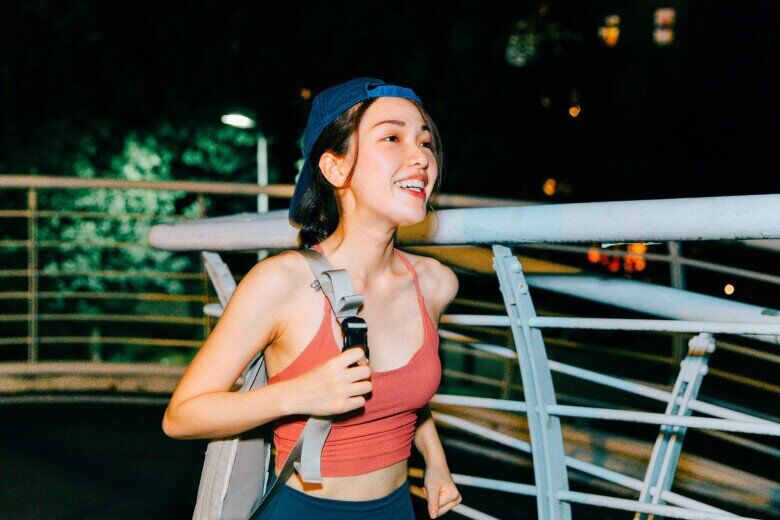 Thói quen đi bộ buổi tối vừa ngăn ngừa tích tụ chất béo, vừa giảm áp lực lên xương khớp.