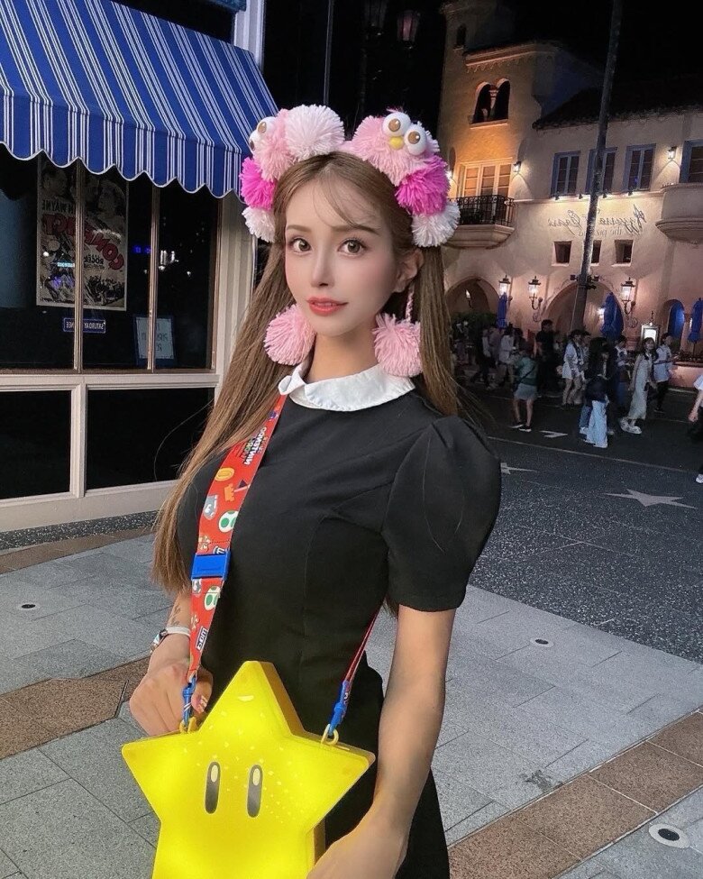 Ở tuổi 35, nữ blogger Nhật Bản Mariko khiến dân mạng sửng sốt khi bất ngờ trở thành bà ngoại.