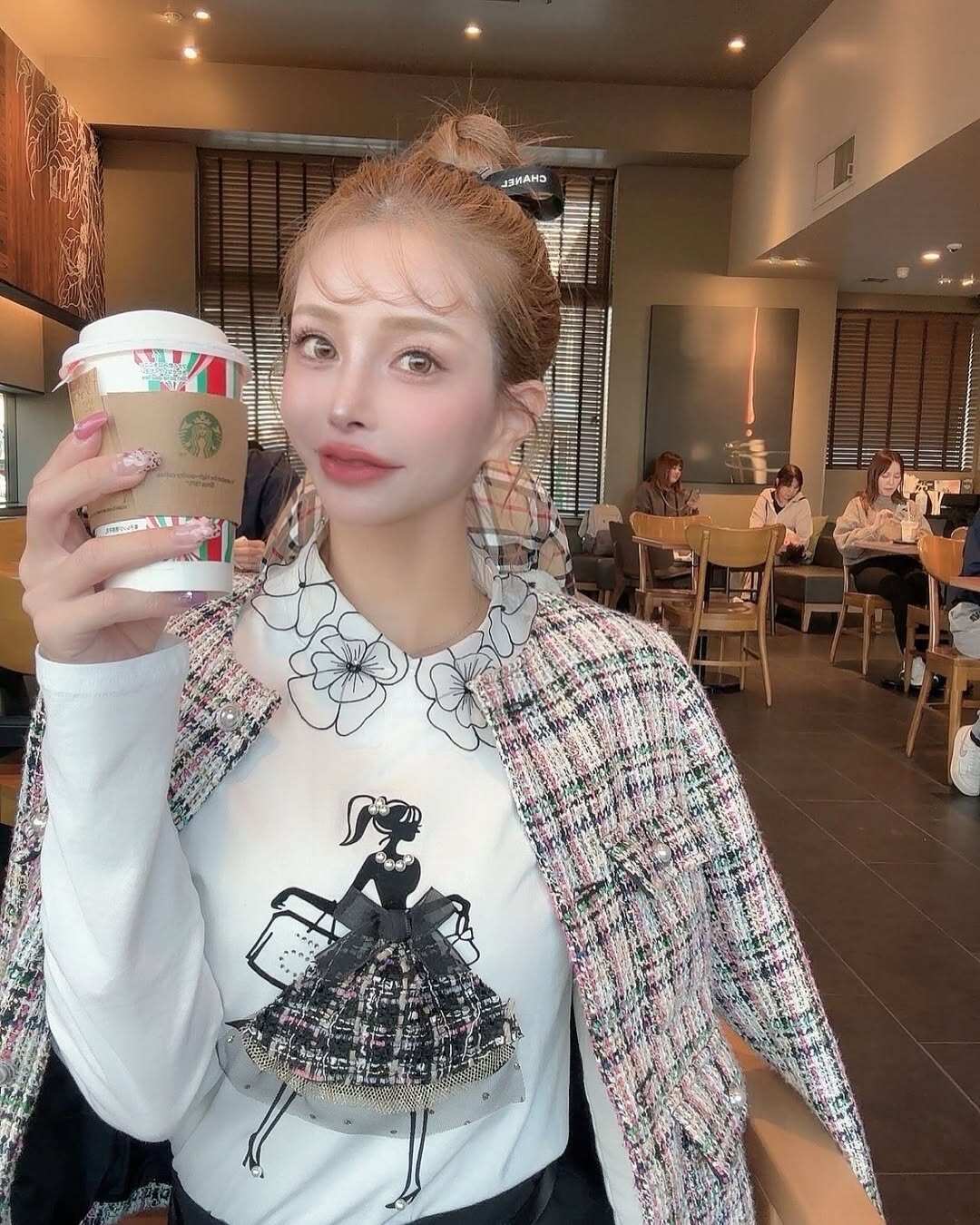 Bà ngoại tuổi 35 trẻ đẹp như chị em với con gái, thân hình nóng bỏng làm amp;#34;dậy sóngamp;#34; mạng xã hội - 11