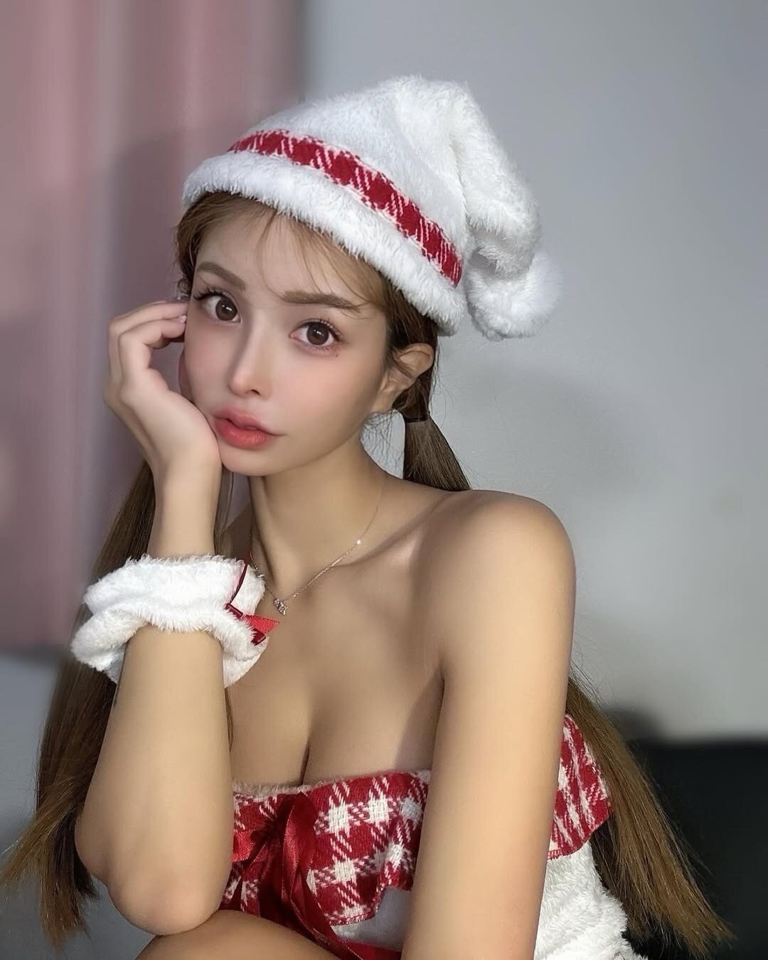 Vẻ ngoài trẻ trung, quyến rũ của bà ngoại U40.