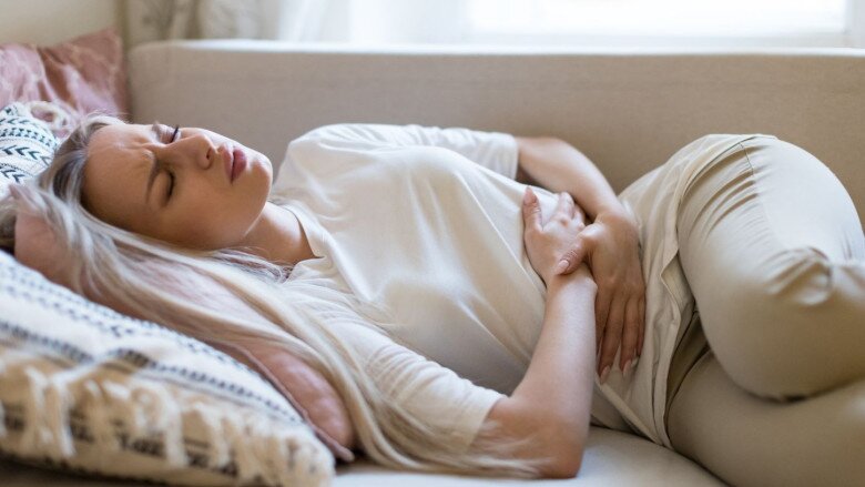 Đau vùng bụng thường bị nhầm lẫn với các bệnh về đường tiêu hoá (Ảnh minh hoạ)