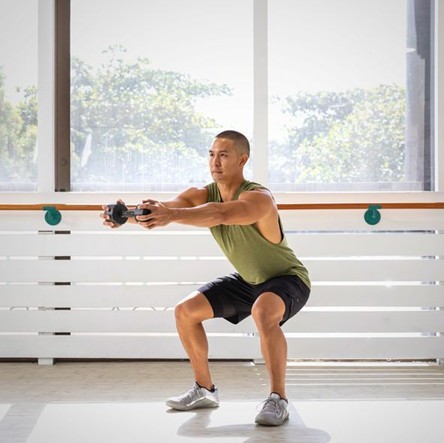 Squat là tiêu chuẩn vàng cho sức mạnh và sức bền của phần thân dưới.