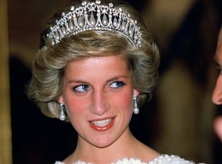 Đây cũng là bí quyết để Công nương tránh thu hút sự chú ý của công chúng khi thay đổi kiểu tóc ngắn.