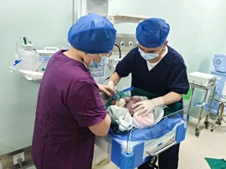 Việc sinh mổ nhiều lần chứa vô vàn rủi ro. Ảnh minh họa.