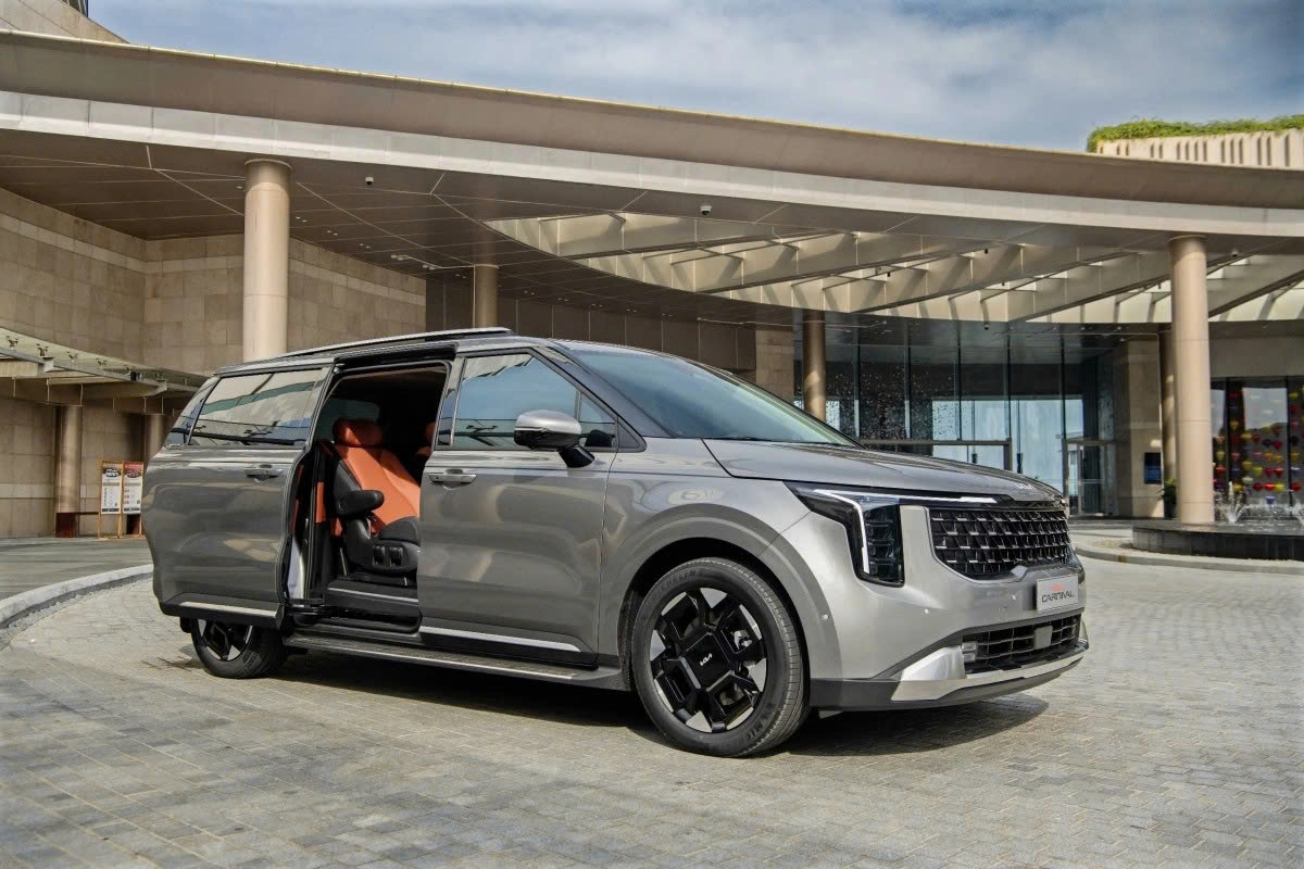 Kia Carnival vừa mua cửa đã không mở được: Chủ xe bị đại lý yêu cầu trả tiền để 'cắt cửa'- Ảnh 3. Kia Carnival vừa mua cửa đã không mở được: Chủ xe bị đại lý yêu cầu trả tiền để 'cắt cửa'- Ảnh 3.