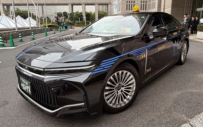 Toyota Crown hóa thành xe taxi xanh: Chạy bằng pin nhiên liệu hydro, đi 820km/nạp, chỗ để chân thoải mái cực hợp với khách VIP- Ảnh 3.