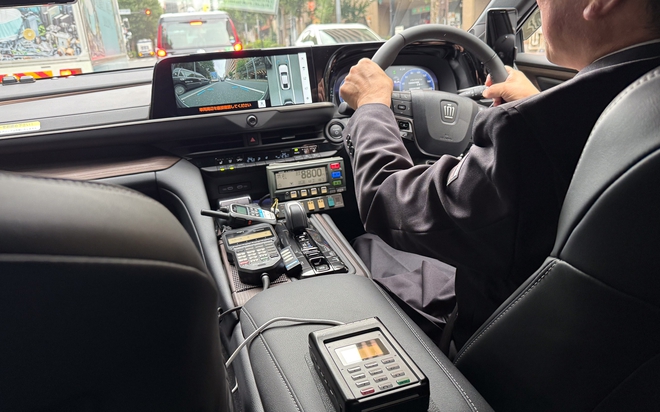 Toyota Crown hóa thành xe taxi xanh: Chạy bằng pin nhiên liệu hydro, đi 820km/nạp, chỗ để chân thoải mái cực hợp với khách VIP- Ảnh 5.