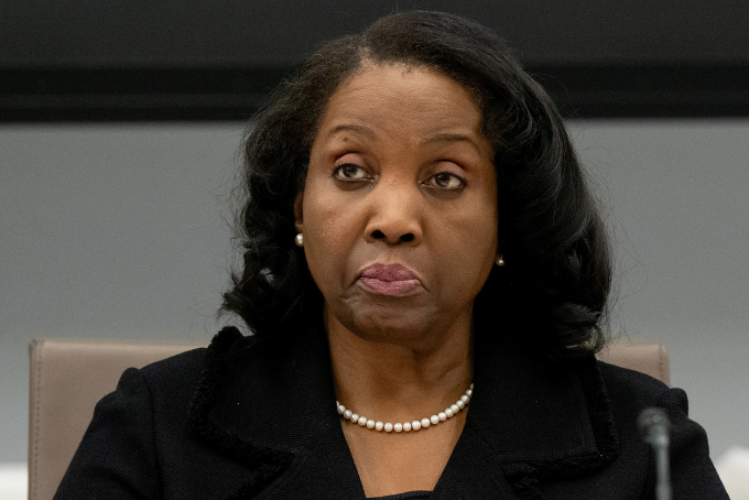 Thống đốc Fed Lisa Cook tại trụ sở của Fed ở thủ đô Washington ngày 25/6. Ảnh: AFP