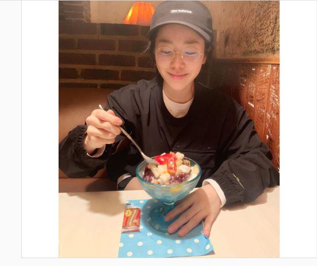 Bên cạnh thói quen chăm chỉ tập luyện và chăm chỉ dưỡng da, Han Ji Min cũng chú trọng vào chế độ ăn uống khoa học, ưu tiên ăn rau củ và trái cây để giữ dáng cũng như đẹp da.