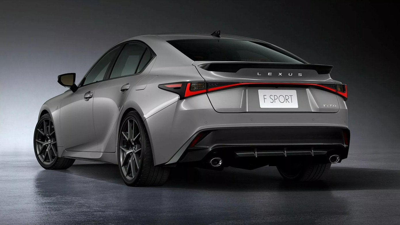 Lexus làm mới dòng sedan cỡ nhỏ- Ảnh 2.