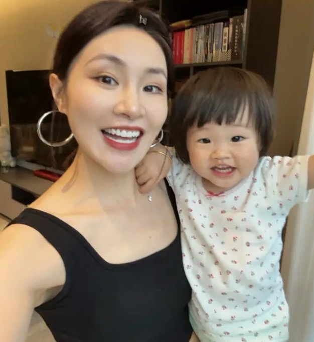 Nữ diễn viên vừa chăm sóc con, vừa làm trụ cột kinh tế.