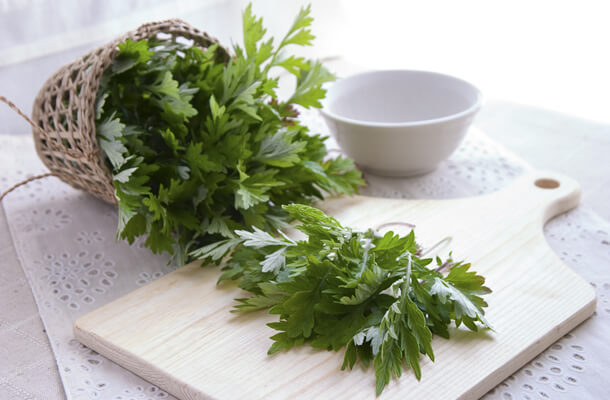 Rau ngải cứu có tác dụng an thai.