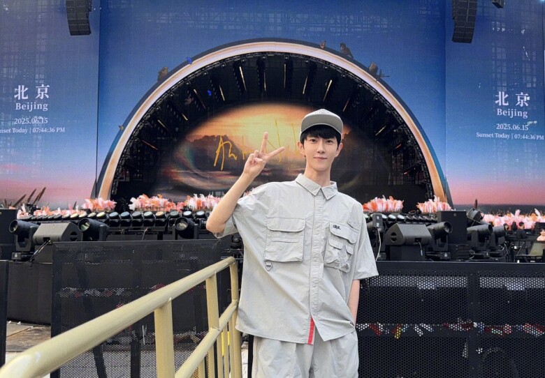 Vu Mông Lung chia sẻ khoảnh khắc đón tuổi mới tại một đêm nhạc ở Bắc Kinh hồi tháng 6 vừa qua.