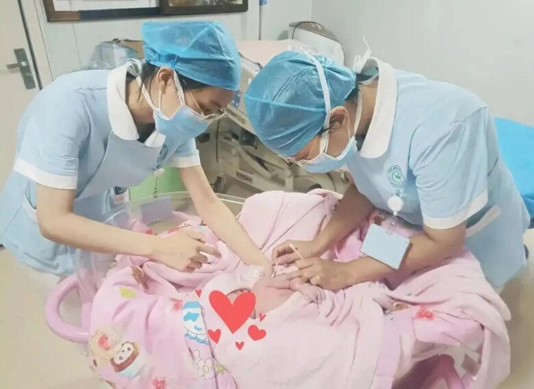 Em bé khi chào đời đã mang dấu hiệu lạ. Ảnh minh họa.