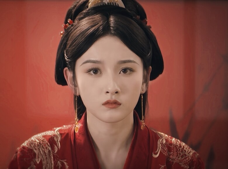 Trở lại hoạt động nghệ thuật, nhan sắc của Tống Tổ Nhi khiến dân tình xuýt xoa. Đáng chú ý, cô còn được truyền thông Trung Quốc gọi là Đệ nhất mỹ nhân cổ trang của màn ảnh năm 2025.