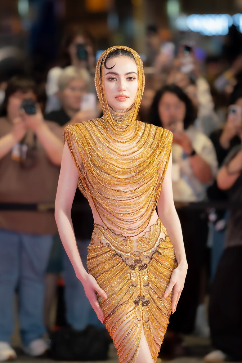 amp;#34;Ma nữ đẹp nhất Thái Lanamp;#34; Mai Davika hoá nữ thần khi đổ bộ thảm đỏ, visual sắc lẹm khó tìm được người thay thế - 3