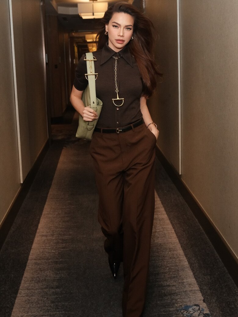 Không chỉ nổi tiếng trong lĩnh vực giải trí, gu ăn mặc của Hà Hồ cũng có thể nói là một biểu tượng trong showbiz được nhiều khán giả đam mê thời gian mến mộ.