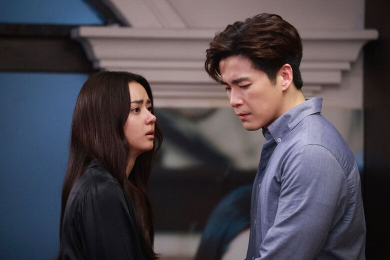 Tôi câm lặng, cúi đầu xuống đất trước câu hỏi của Vũ. (Ảnh minh họa)