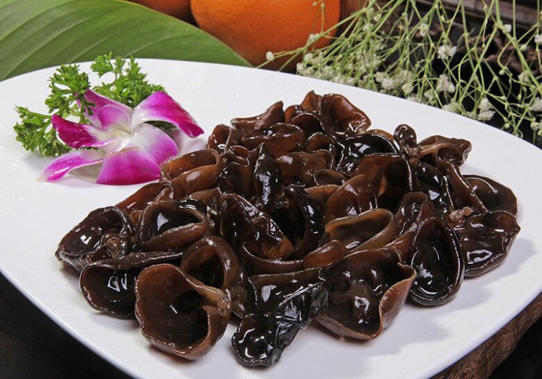 Cây dại mọc trên gỗ mục được ví như amp;#34;nhân sâm đenamp;#34;, ngon hơn rau bổ dưỡng hơn thịt, nay thành đặc sản làm đủ món ăn ngon - 3