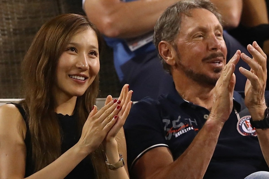 Larry Ellison và vợ thứ sáu - Jolin Zhu - đi xem trận đấu tennis ở California năm 2017. Ảnh: AFP