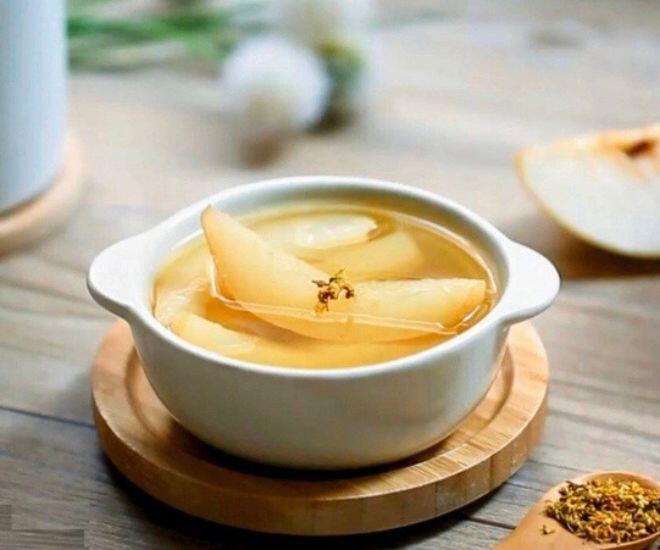 Lê hấp đường phèn có tác dụng bồi bổ sức khoẻ (Ảnh minh hoạ)