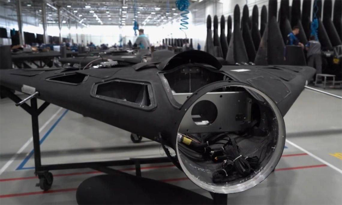 Khung thân UAV dòng Geran của Nga tại nhà máy ngày 20/7. Ảnh: Zvezda